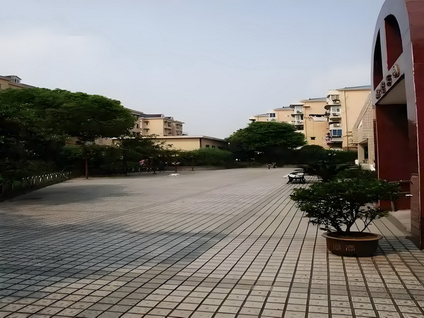 深圳毕业生预约入户_偶遇何猷君穿两年前的增高鞋，奚梦瑶外八严重 边的等服浴、增高鞋